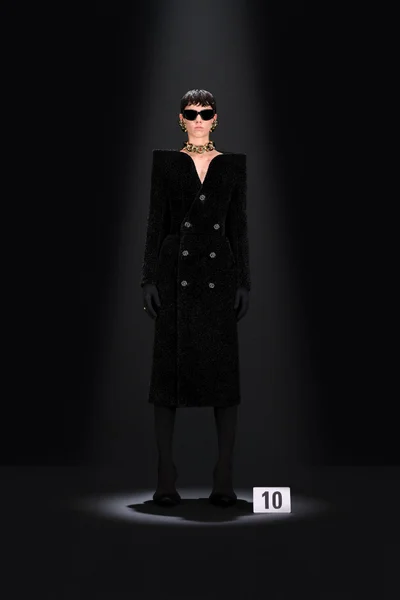 Look 10